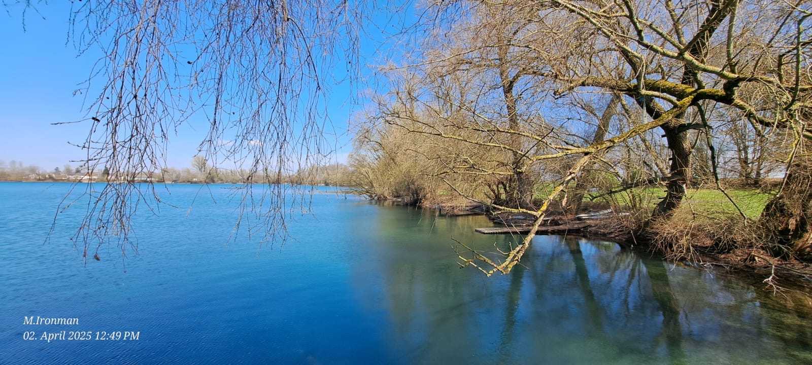 Weitwinkel-Blick über den Gurrenhofsee im Sommer
